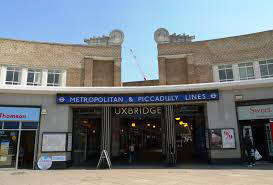 By Ewan Munro from London, UK - Uxbridge station, CC BY-SA 2.0, https://commons.wikimedia.org/w/index.php?curid=19249536